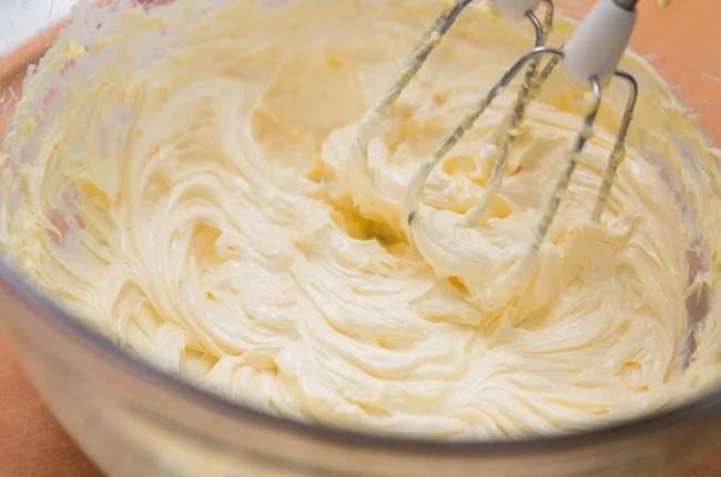 Как взбить сливочное масло с сахаром