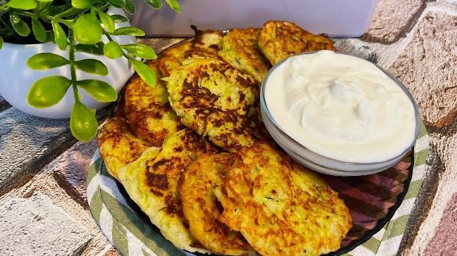 Оладьи из картофеля, кабачка и грецких орехов