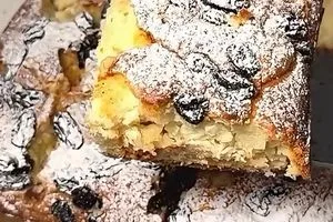 image Ніжний ванільний бісквіт із сирними «кишеньками»