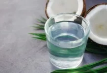 Кокосова вода влітку: користь, міфи та кому варто обережно її пити Кокосова вода влітку: користь, міфи та кому варто обережно її пити