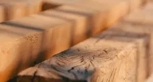 Чому не варто просочувати дерев’яні балки відпрацьованим мастилом Чому не варто просочувати дерев’яні балки відпрацьованим мастилом