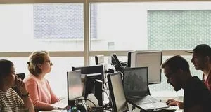 Що не варто говорити й робити в офісі: негласні правила колективу
