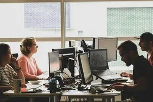 image Що не варто говорити й робити в офісі: негласні правила колективу