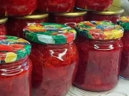 Заправка для борщу на зиму: простий рецепт на 12 півлітрових банок