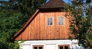 Невдале дачне будівництво: як дешевий утеплювач і неякісна збірка зіпсували будинок