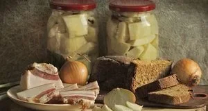 Як вибрати й засолити сало: сухий метод чи розсіл