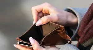 Як тактовно відмовити, коли просять позичити гроші