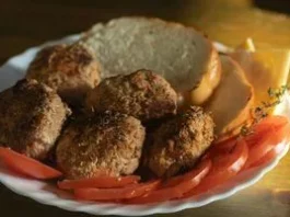 Які два інгредієнти роблять котлети сухими і чим їх замінити