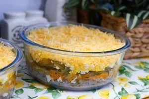 image Салат із курячою печінкою: простий шаровий рецепт на щодень і свято
