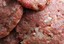 Як заморожувати фарш із цибулею, сіллю та часником і смажити котлети після морозилки