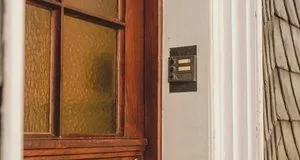 Чому в німецьких багатоповерхівках немає металевих дверей до квартир Чому в німецьких багатоповерхівках немає металевих дверей до квартир