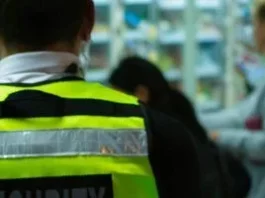 Перевірка сумок на виході з магазину: які права має охоронець і покупець