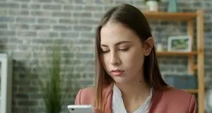 П’ять звичок, які ускладнюють пережити розставання, і що зробити замість