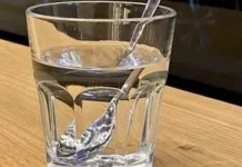 Срібна ложка у глечику з водою: що вона насправді змінює