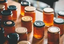 Які кришки обрати для консервації: білі, золотисті чи з малюнком