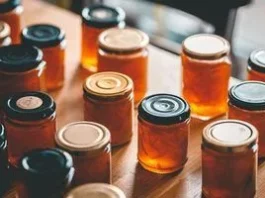 Які кришки обрати для консервації: білі, золотисті чи з малюнком