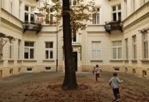 Діти з ключем на шиї й сучасні батьки: чому боїмося відпускати та що з минулого варто повернути