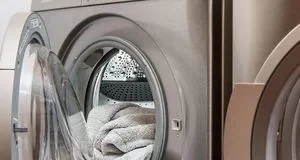 Як відчиняти дверцята пральної машини після прання, щоб не з’являвся запах