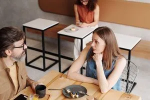 image Чому після розлучення жінки уважніше обирають нового партнера